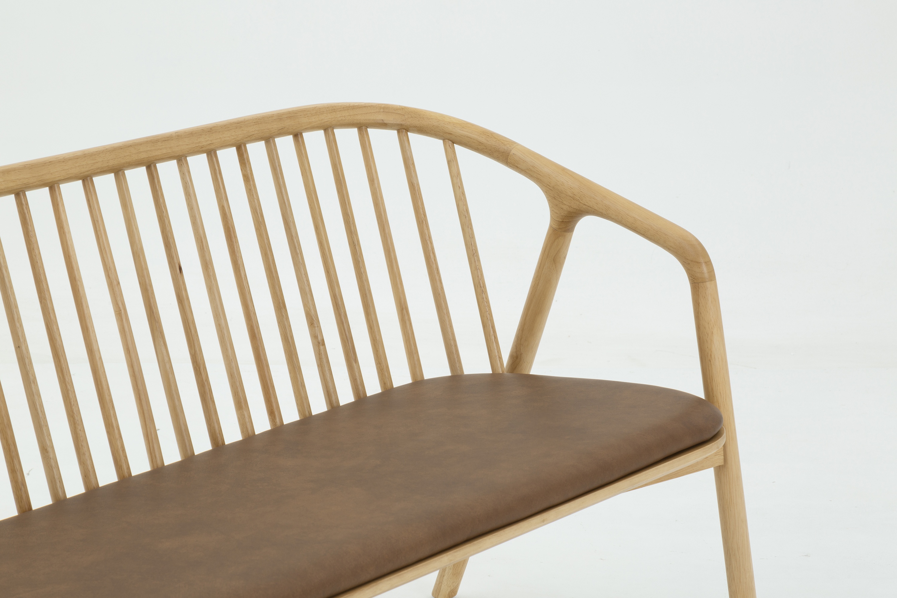 Banco lounge Lake con marco sólido de rubberwood natural, Cuero Courier Hazel - image 5