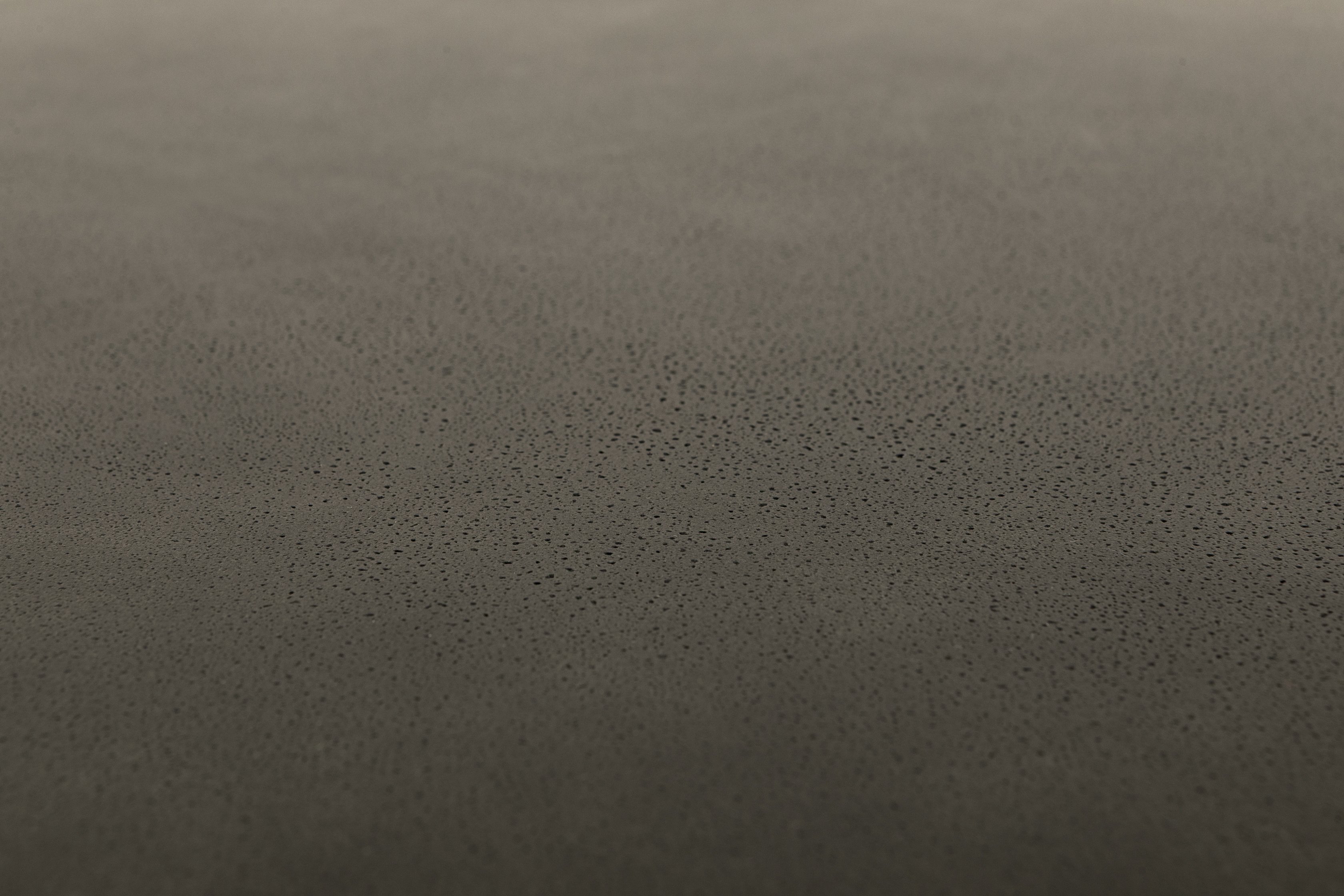 Mesa de café Islo con marco de cemento de fibra gris oscuro con acabado picado, 75 cm. - image 2