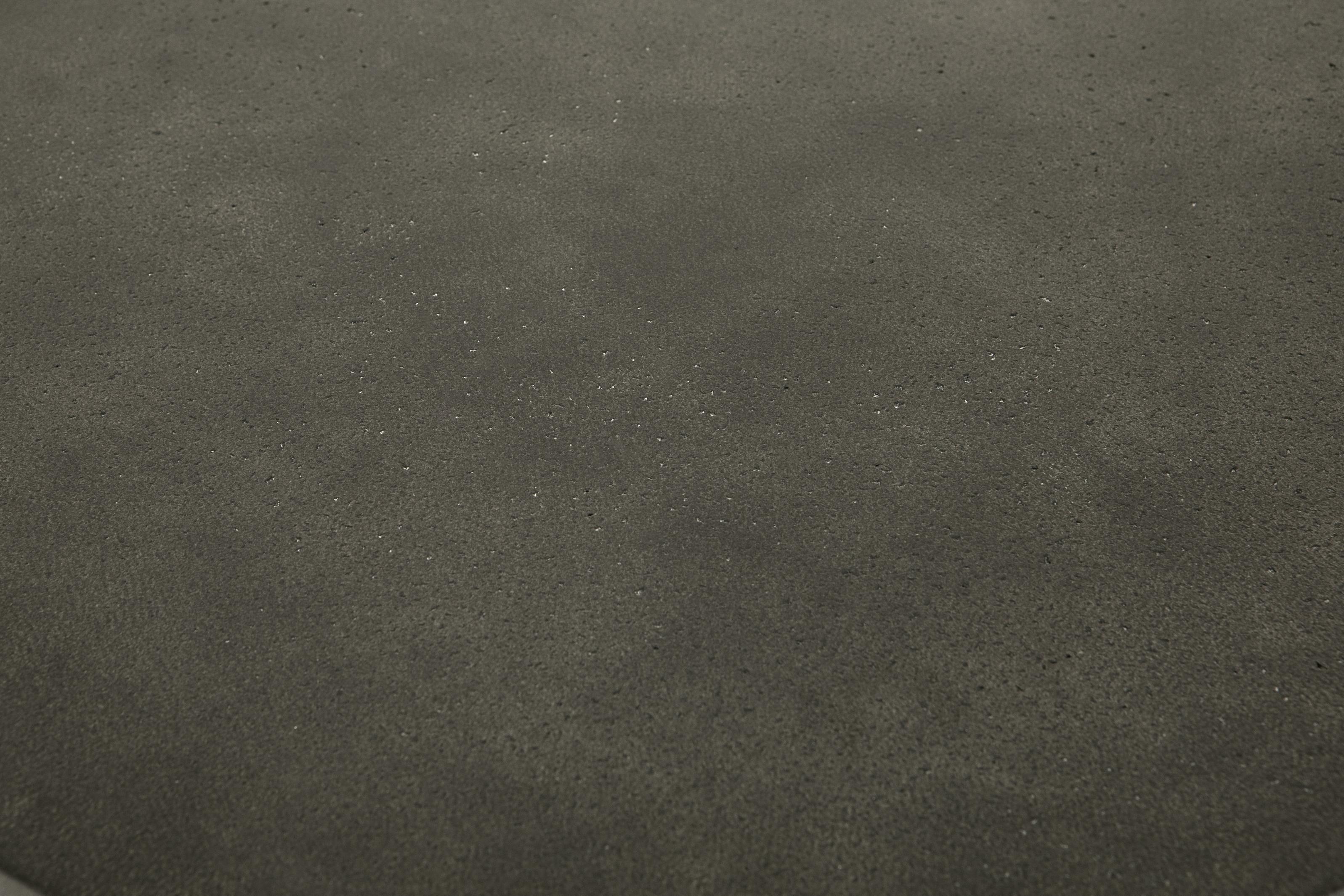 Mesa de café Islo con marco de cemento de fibra gris oscuro con acabado picado, 75 cm. - image 4