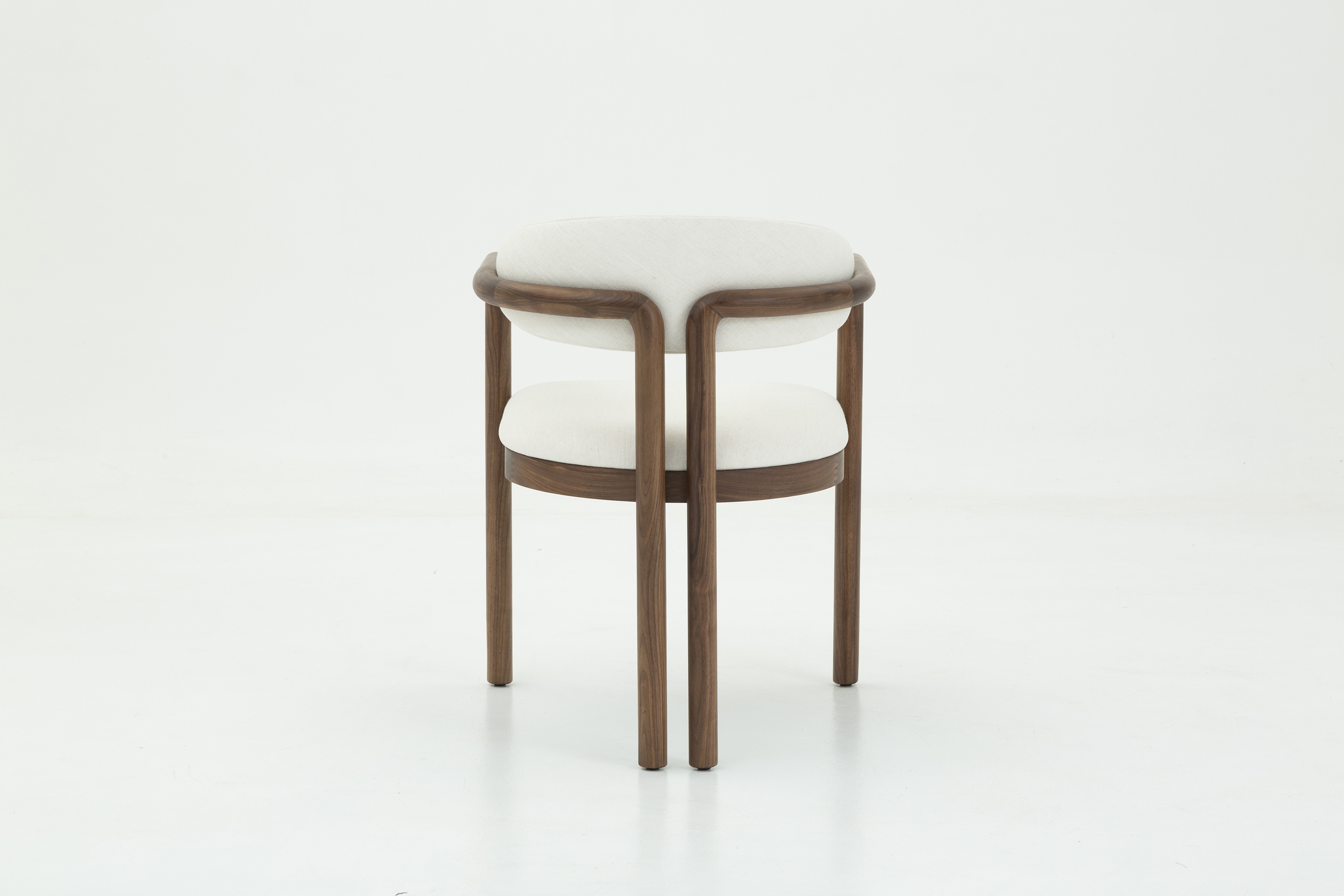 Silla de brazos Palermo con marco de walnut natural sólido, tela Diego Cream - image 4