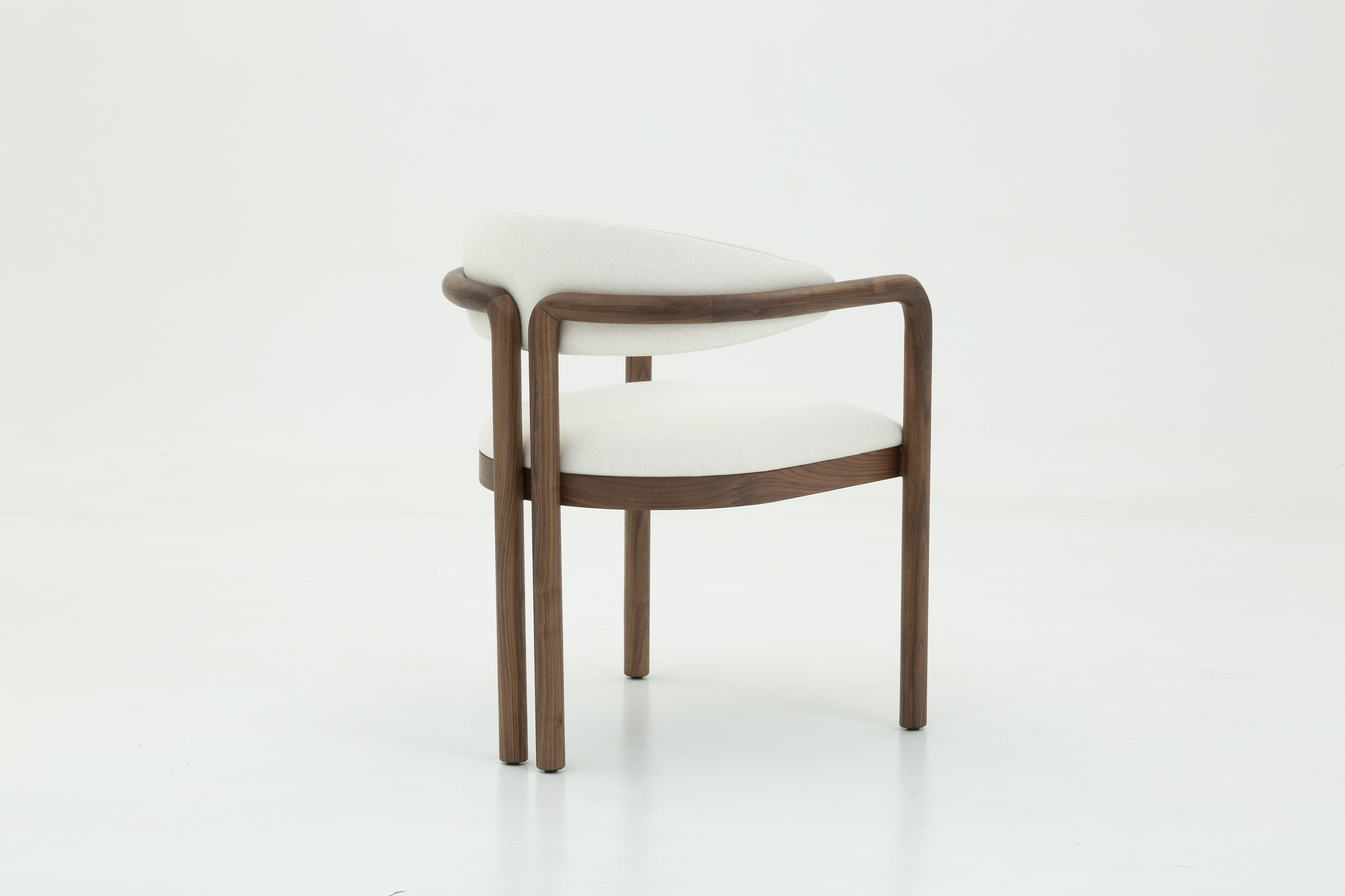 Silla de brazos Palermo con marco de walnut natural sólido, tela Diego Cream - image 5