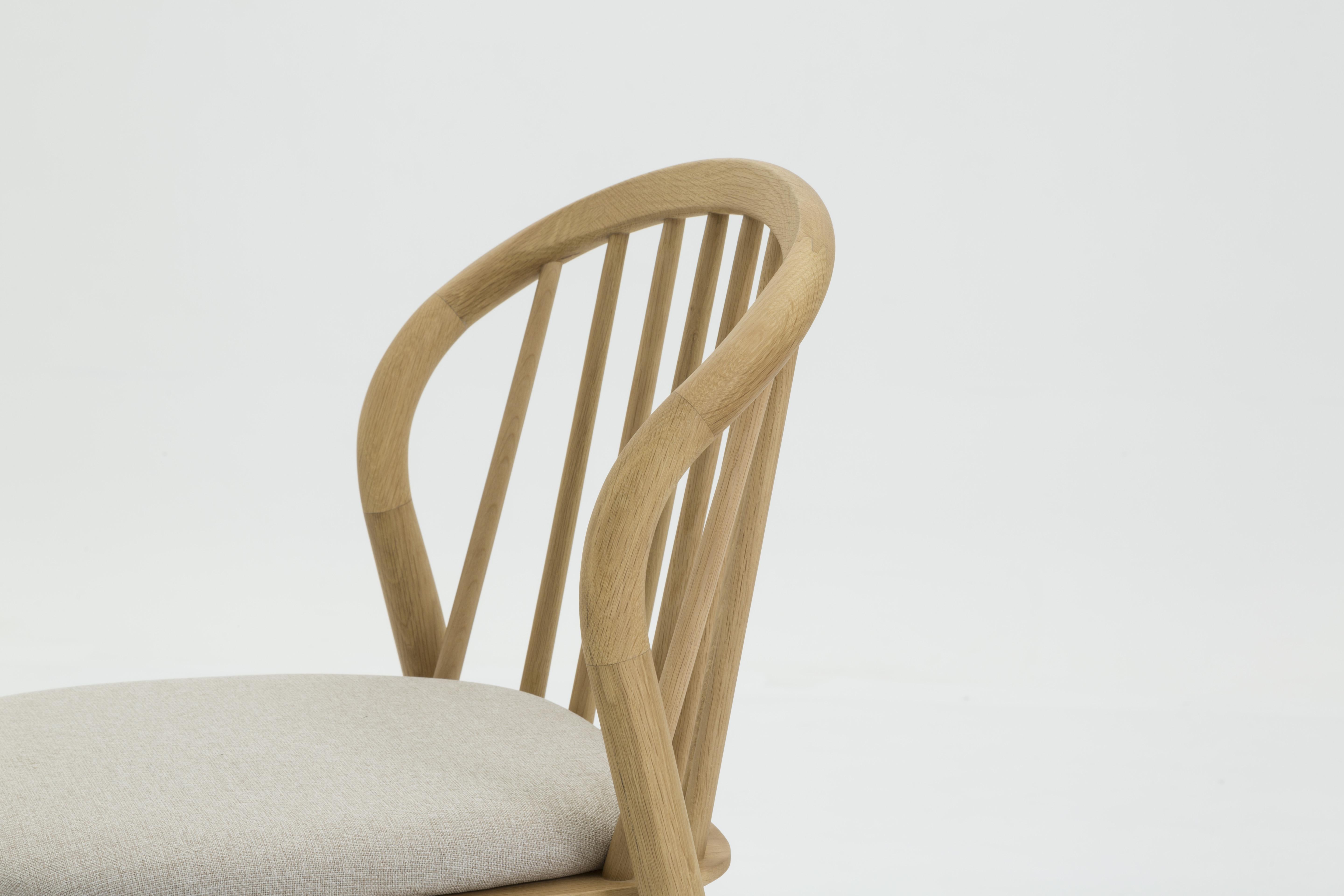 Silla de comedor Luna con marco sólido de rubberwood natural, tela Diego Cream - image 2