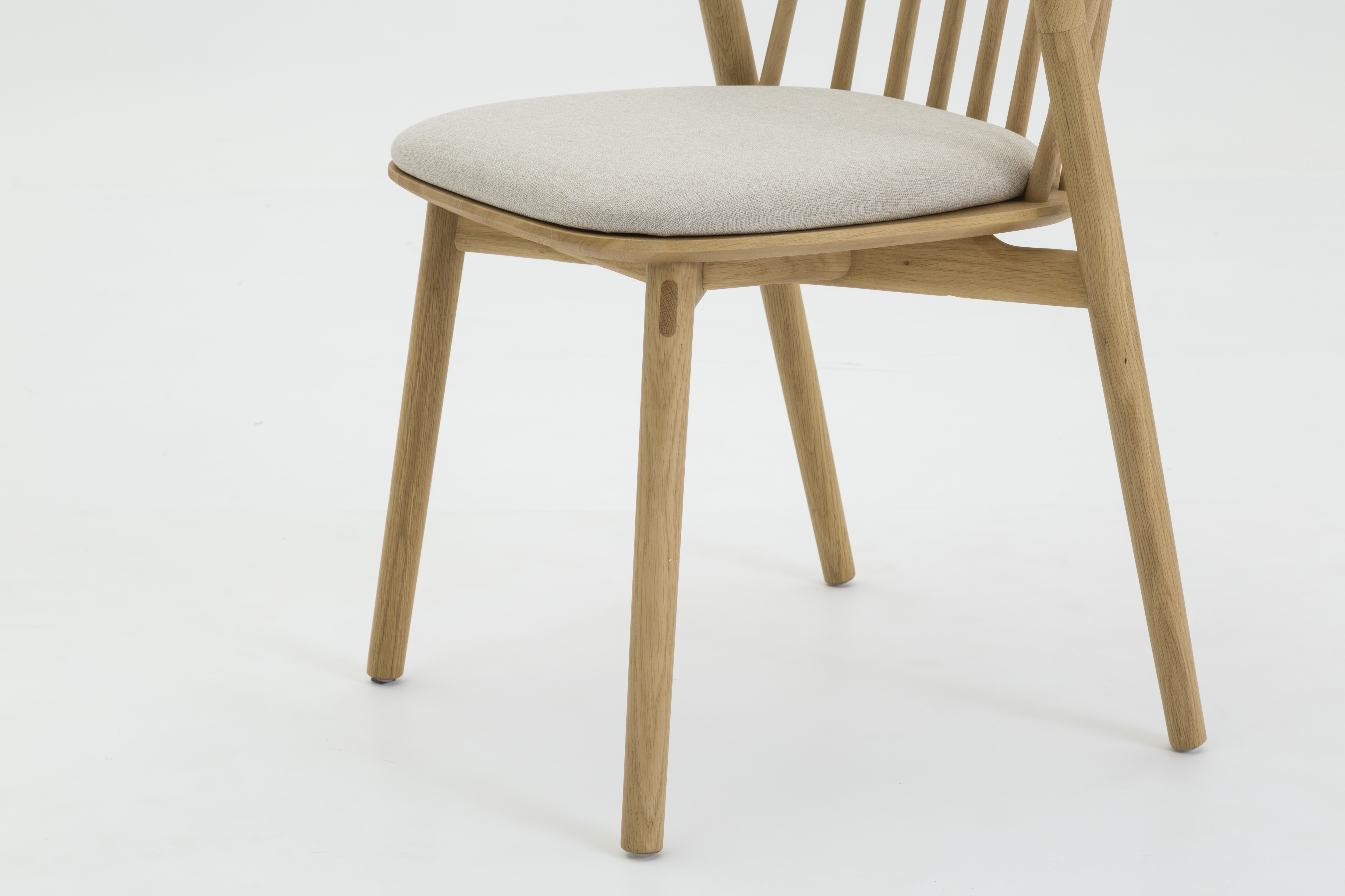 Silla de comedor Luna con marco sólido de rubberwood natural, tela Diego Cream - image 3