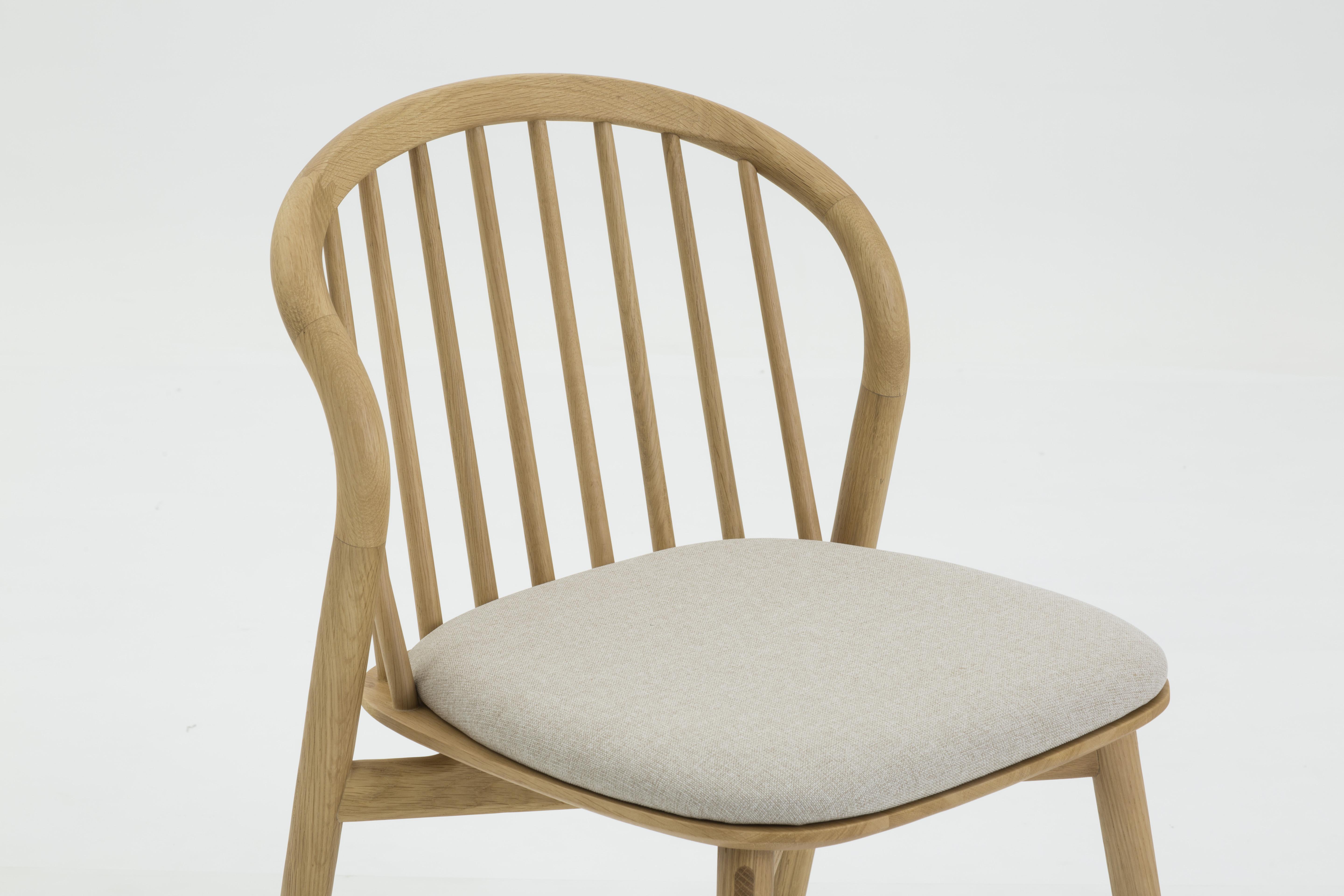 Silla de comedor Luna con marco sólido de rubberwood natural, tela Diego Natural. - image 2