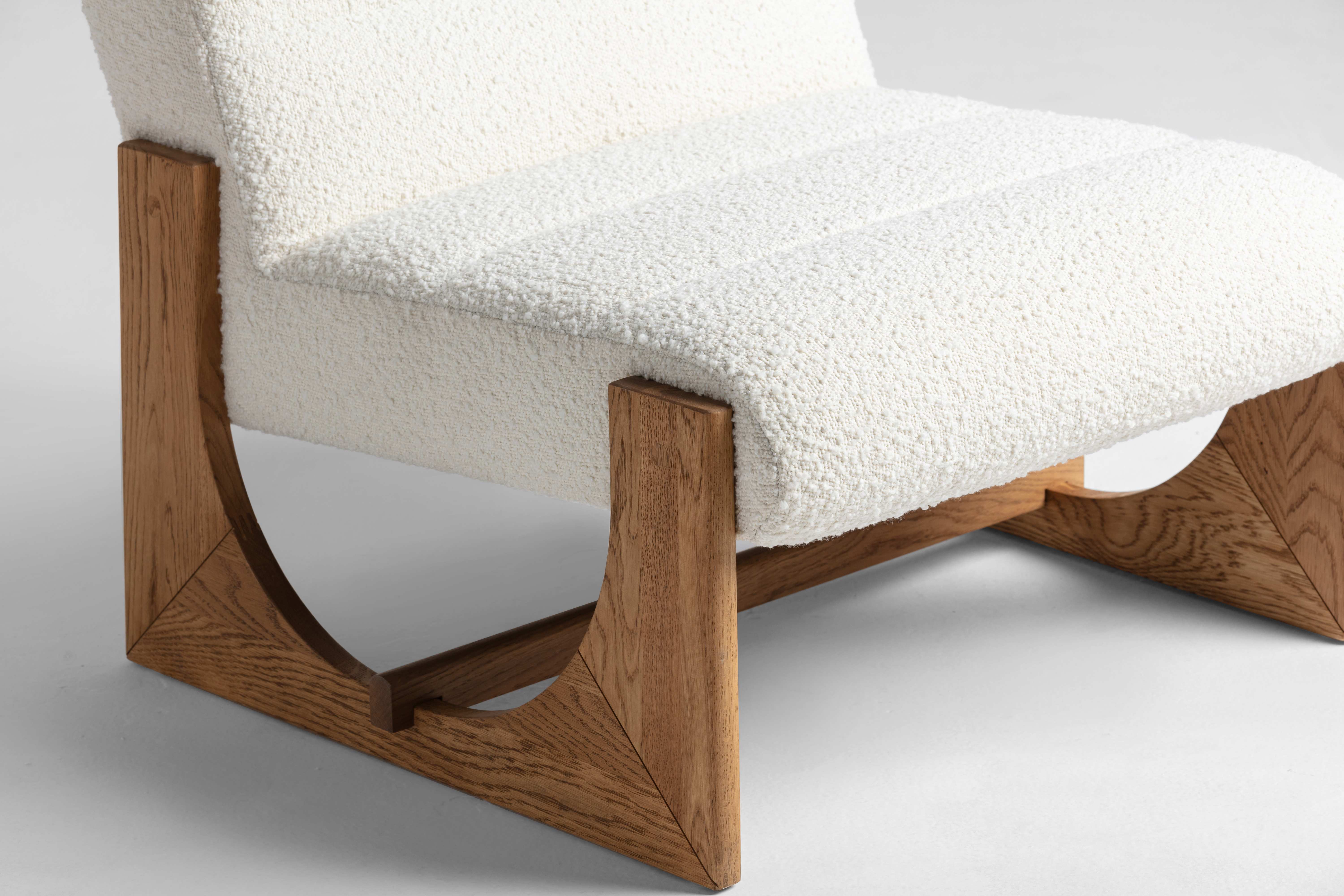 Arch lounge chair with Solid natural oak frame, Olana Off White Fabric - image 4