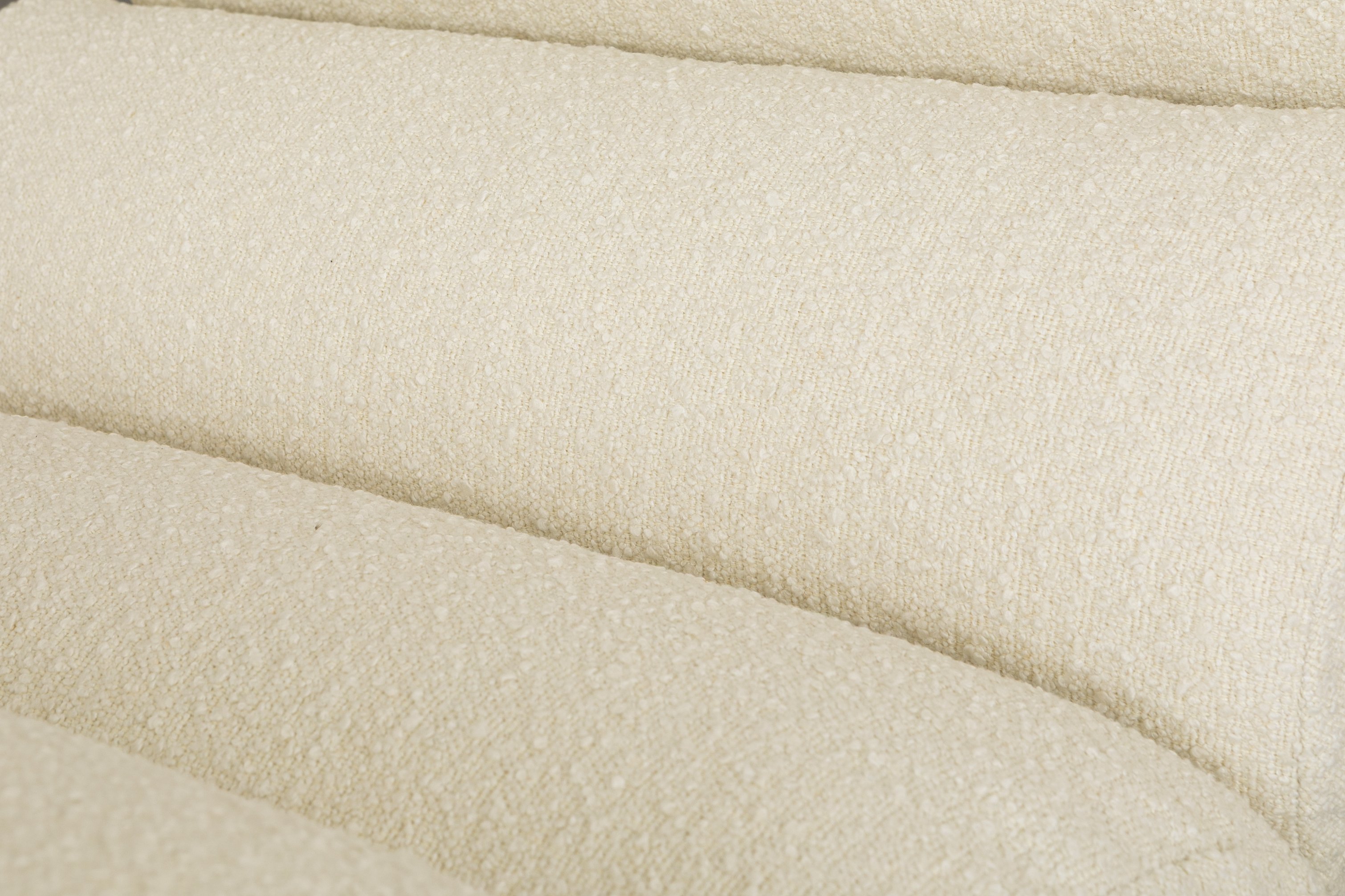 Poltrona Fergus con marco de acero con pintura electrostática negra, tela Boucle Cream. - image 3