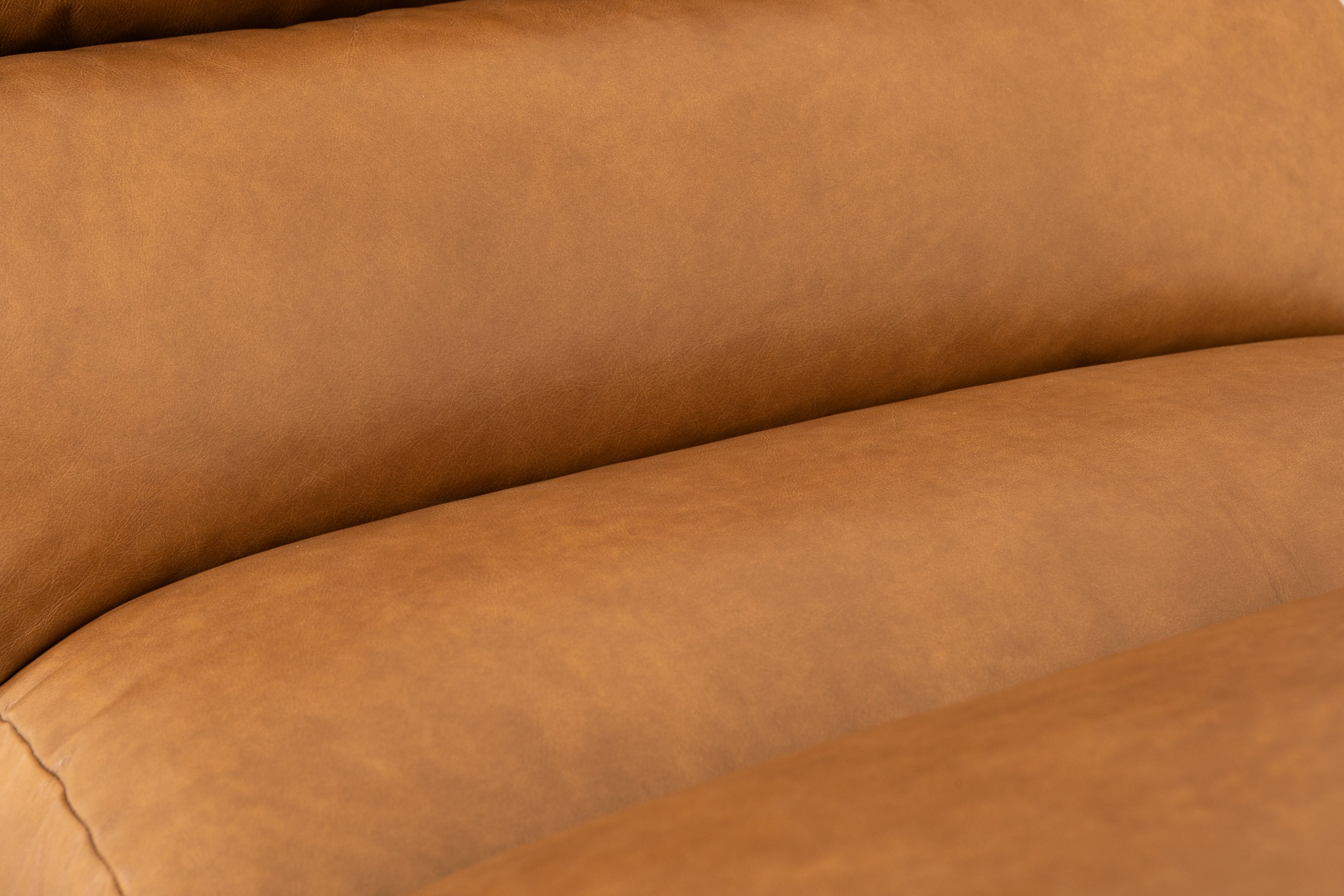 Poltrona Fergus con marco de acero con pintura electrostática negra, cuero Oxford Spice. - image 3