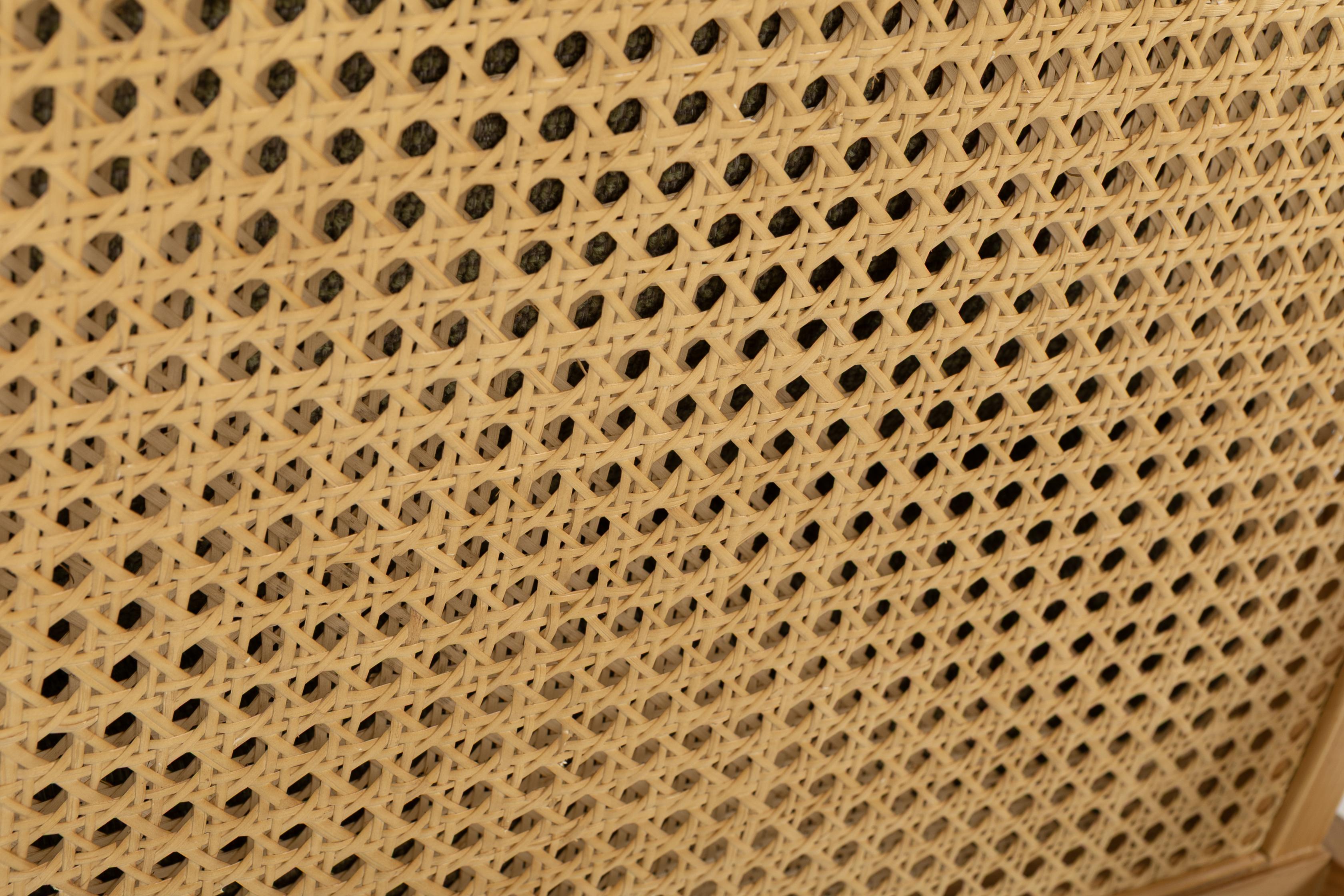 Poltrona Lucas con marco sólido de rubberwood natural, tela Forza Sage. - image 4