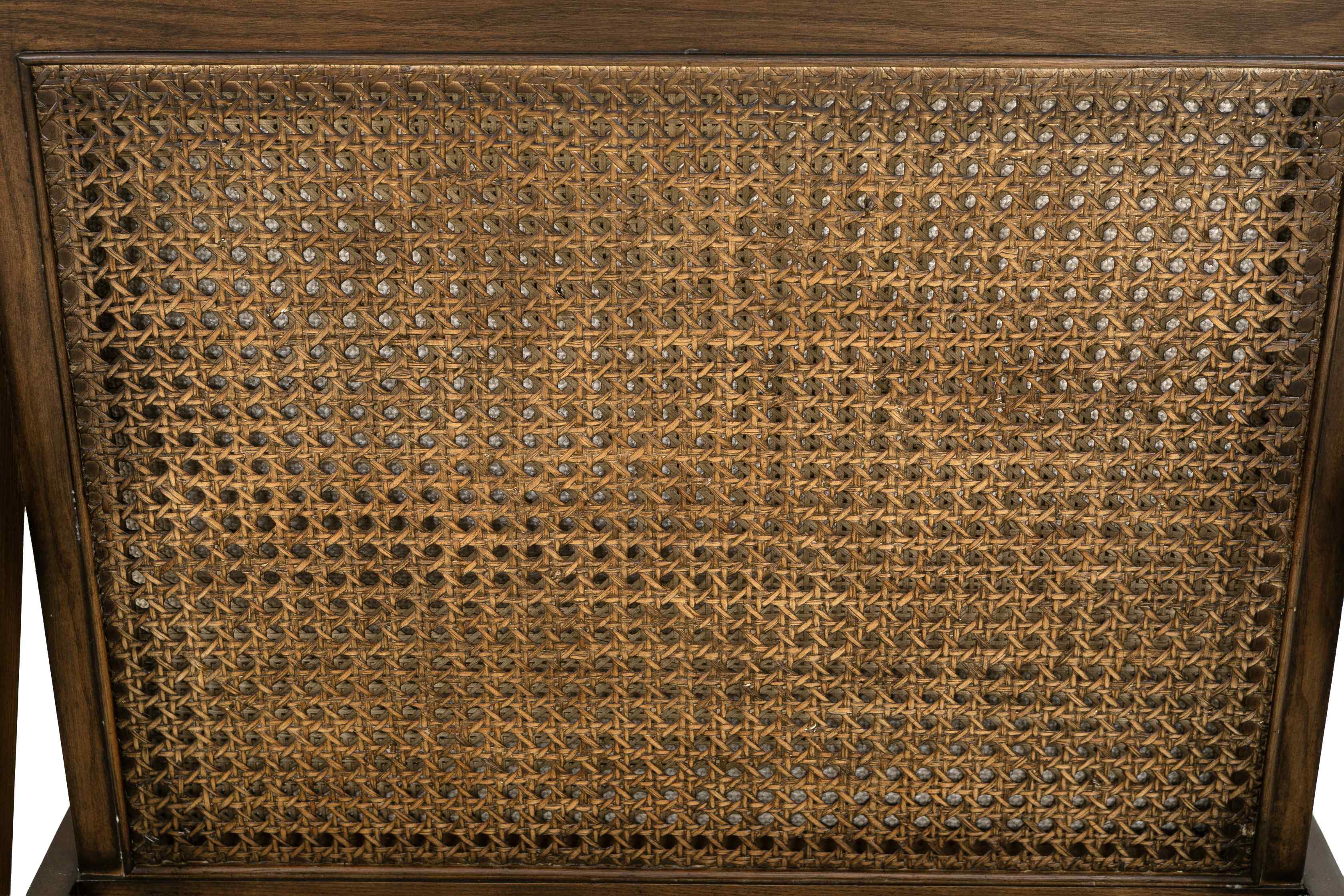 Poltrona Lucas con marco de rubberwood teñido de walnut, tela Bermuda Ivory. - image 5