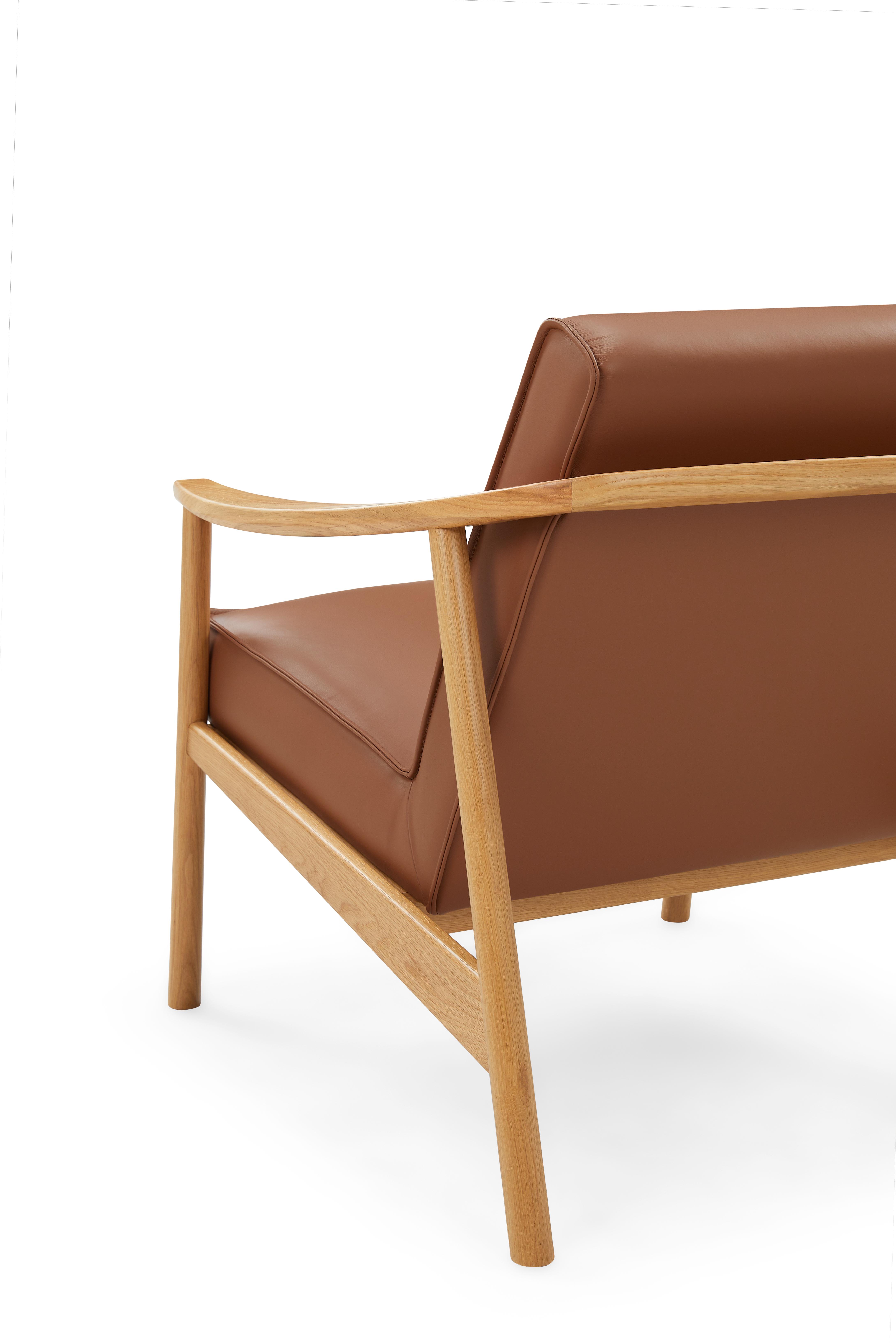 Platos lounge chair with Solid natural oak frame, Gr2 Cognac Leather - image 3